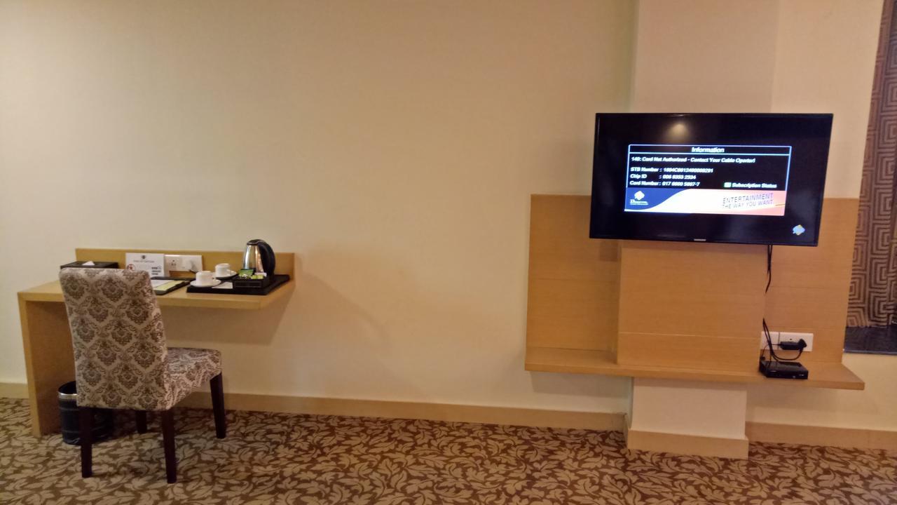 Hotel Patliputra Continental Патна Экстерьер фото