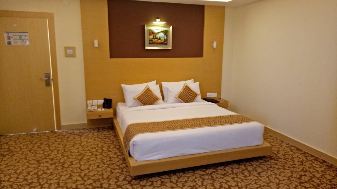 Hotel Patliputra Continental Патна Экстерьер фото